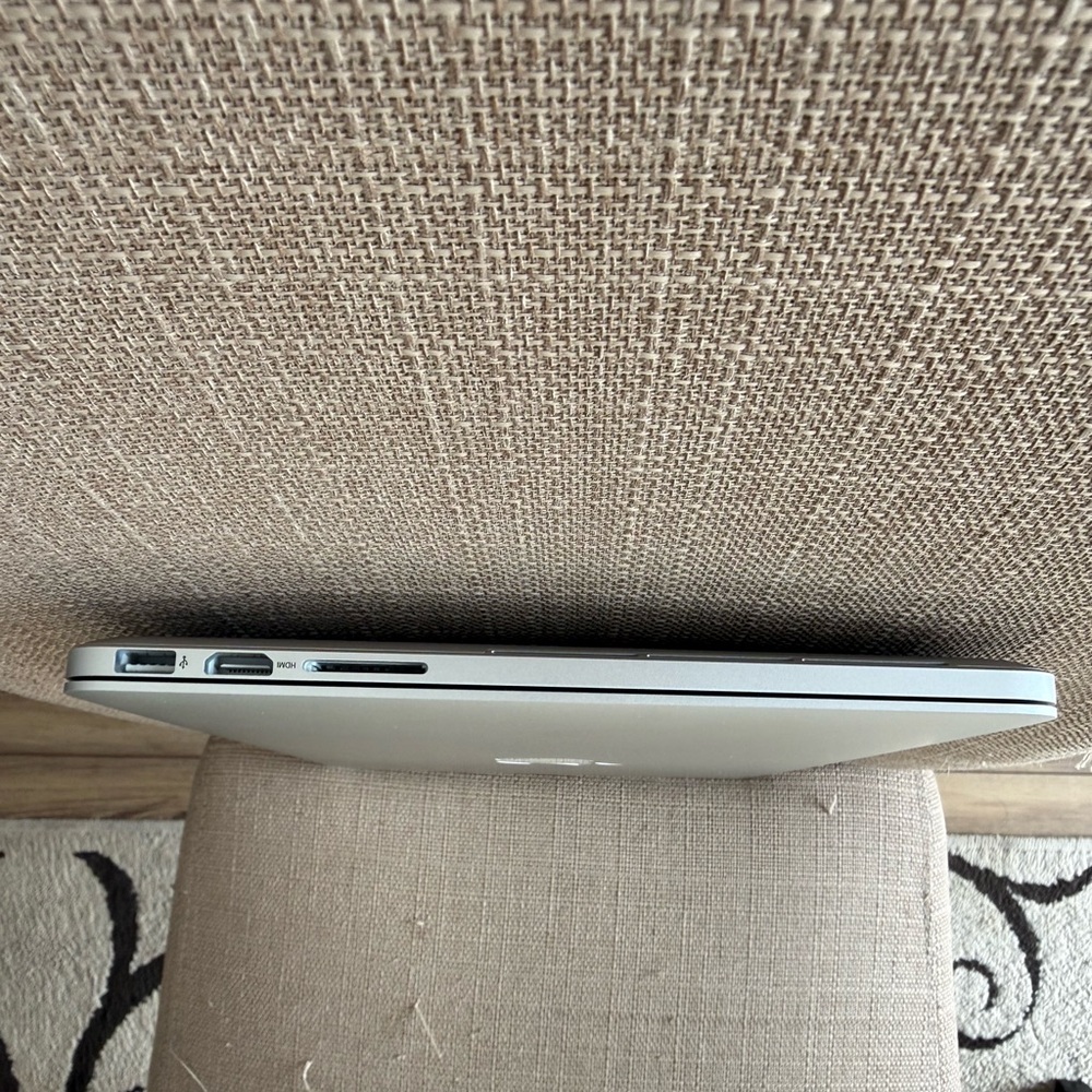 Apple MacBook Pro - Picture 5 of 9